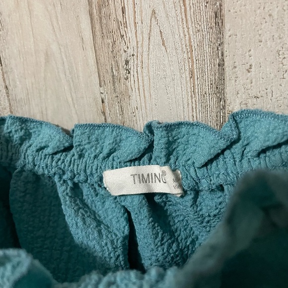 Timing Size Large Crop Top - Picture 4 of 6